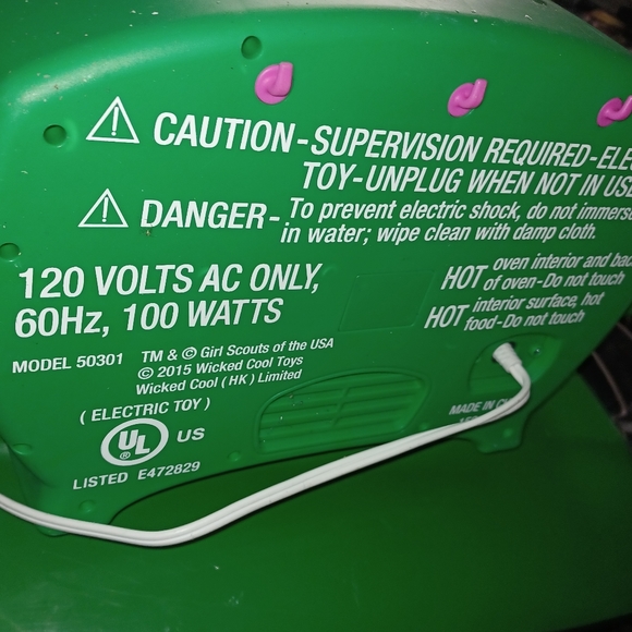 Girl Scouts Easy Bake Oven - Picture 5 of 5